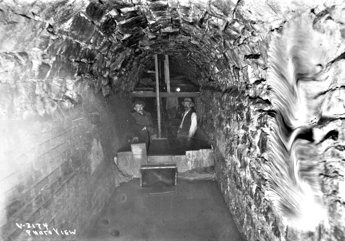 Underground construction of sewer at OK Creek and Main Street around 1910. Courtesy: Missouri Valley Special Collections, Kansas City Public Library, Kansas City, Missouri.